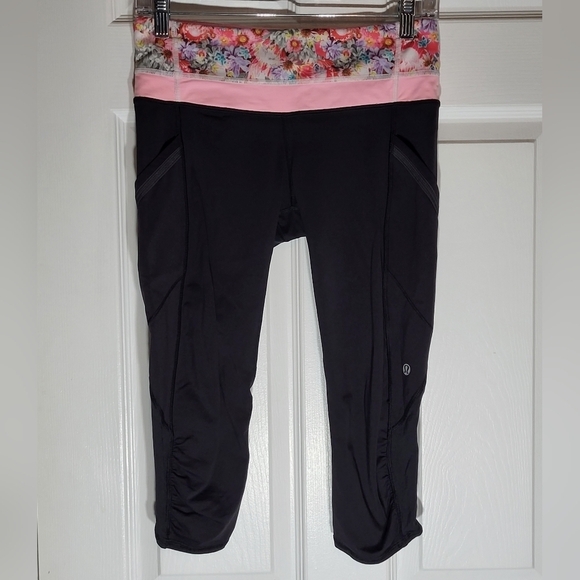 LULULEMON Run a Marathon Crops - Picture 1 of 6
